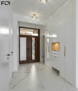 elegancka stolarka meblowa w domu jednorodzinnym