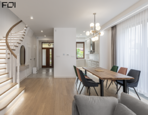 ciepłe drewniane wnętrze domu realizacja