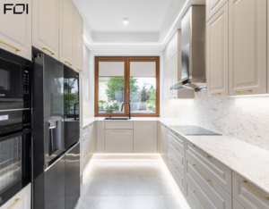 drewniane elementy wykończenia wnętrza domu