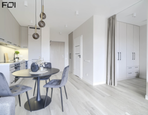 jasna przestrzeń dzienna w mieszkaniu na wynajem pod Warszawą